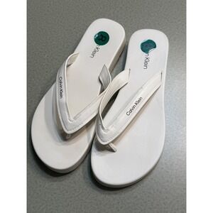 Calvin Klein White Flip Flops Sandals Size 8 Thong Sandals Beach Pool‎ B19B